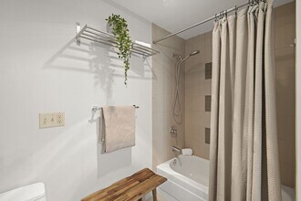 1550 Eastlake Ave E in Seattle, WA - Building Photo - Building Photo