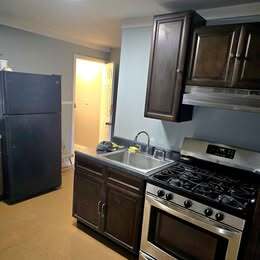 415 Baldwin St, Unit 2 REAR in Waterbury, CT - Foto de edificio - Building Photo