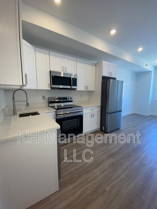 976 N 45th St in Philadelphia, PA - Building Photo - Building Photo