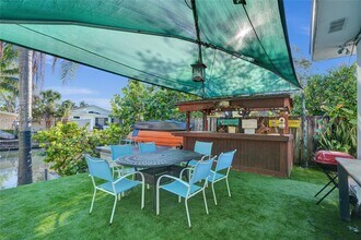 2590 NE 200th St in Miami, FL - Building Photo - Building Photo