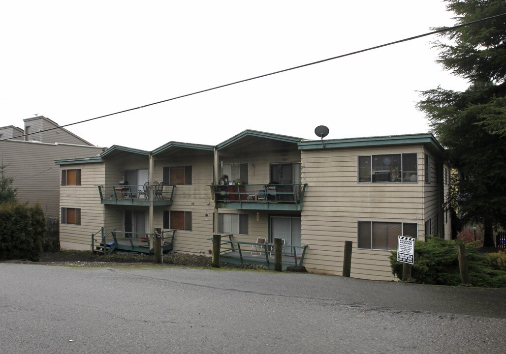 The Dolphin Apartments in Portland, OR - Building Photo