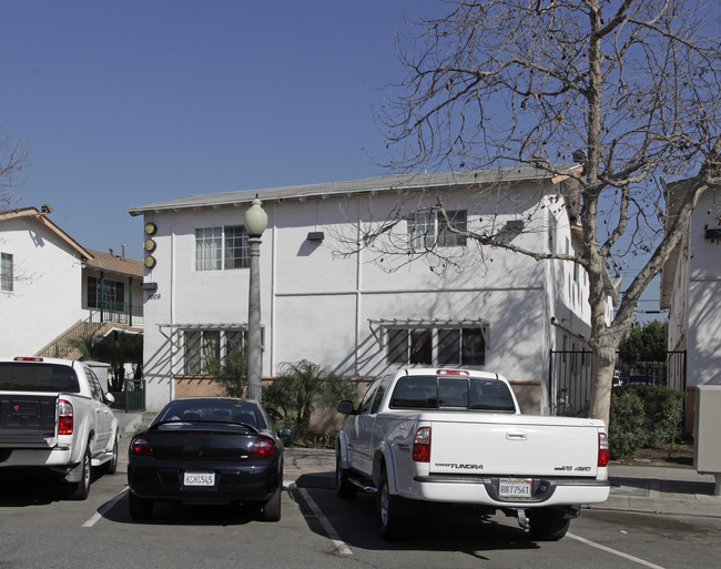 1009 S Minnie St in Santa Ana, CA - Foto de edificio - Building Photo