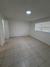 8060 N Colony Cir in Tamarac, FL - Building Photo - Building Photo