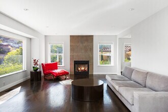 4007 Sumac Dr in Sherman Oaks, CA - Foto de edificio - Building Photo