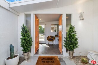 1155 E Mesquite Ave in Palm Springs, CA - Foto de edificio - Building Photo