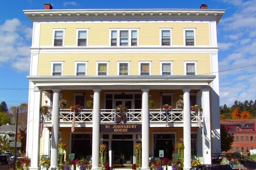 St Johnsbury House in St Johnsbury, VT - Foto de edificio