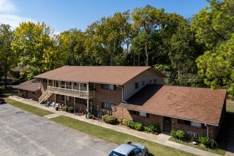 Camelot Village Condominiums in Chapel Hill, NC - Building Photo - Building Photo