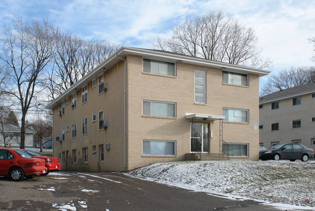 4649 University Ave NE in Columbia Heights, MN - Building Photo - Building Photo