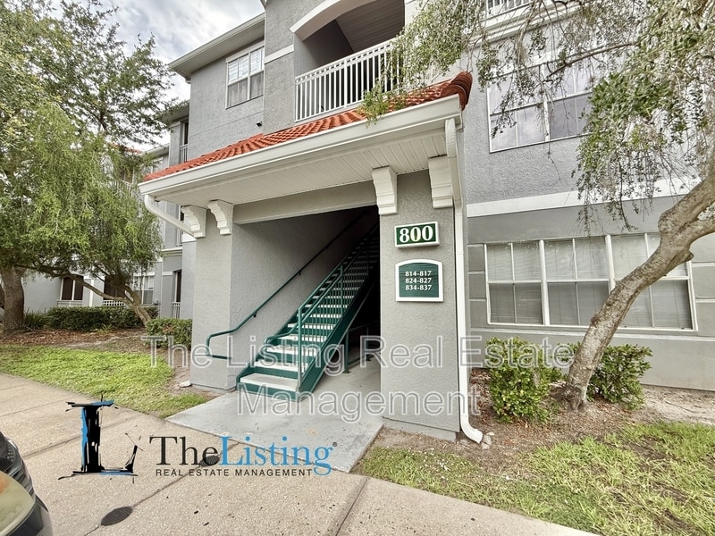18001 Richmond Pl Dr in Tampa, FL - Building Photo