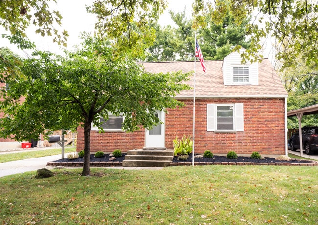 1758 Sanborn Dr in Cincinnati, OH - Foto de edificio - Building Photo