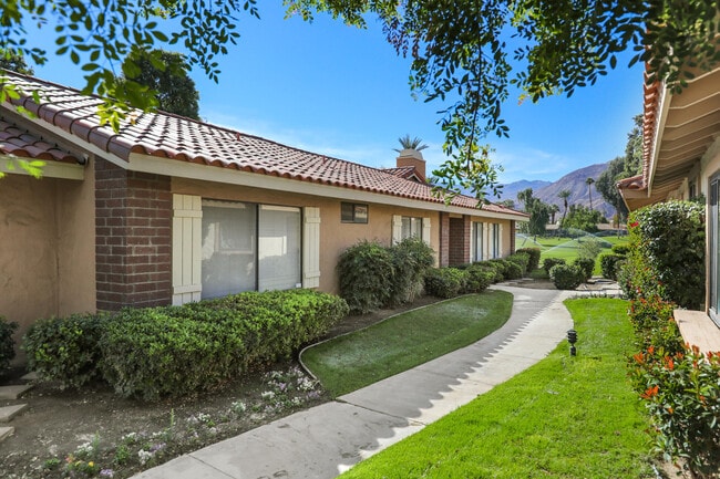 175 Gran Via in Palm Desert, CA - Building Photo - Building Photo