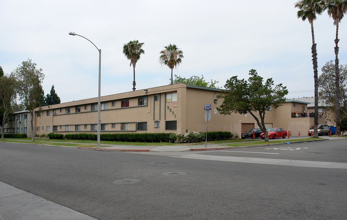 2071 S Mountain View Ave in Anaheim, CA - Building Photo