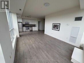 7608 Yonge St in Vaughan, ON - Building Photo - Building Photo