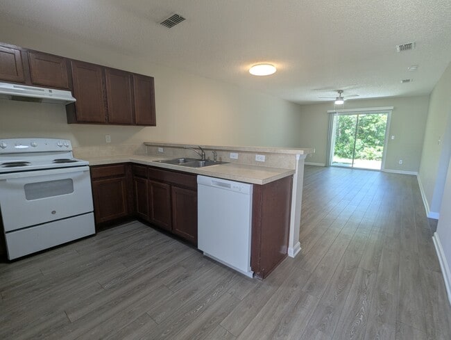 128 Plantation Point Dr in St. Augustine, FL - Foto de edificio - Building Photo