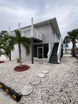 128 Eucalyptus Ct in Fort Myers Beach, FL - Building Photo