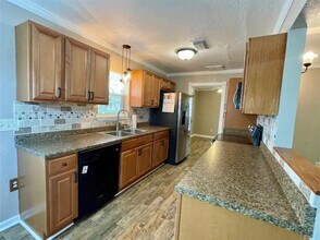 8706 Collingsdale Rd in La Porte, TX - Building Photo - Building Photo