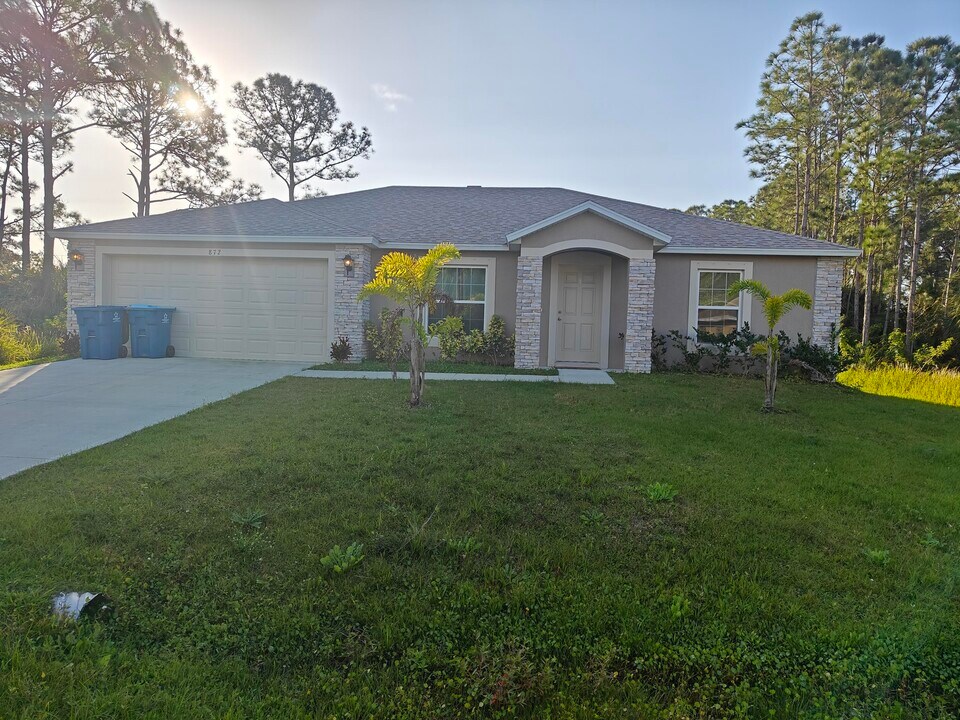 872 Reading St SE in Palm Bay, FL - Foto de edificio