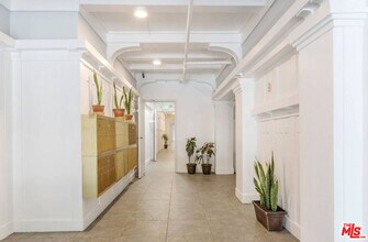 1420 Flower St in Los Angeles, CA - Building Photo - Building Photo