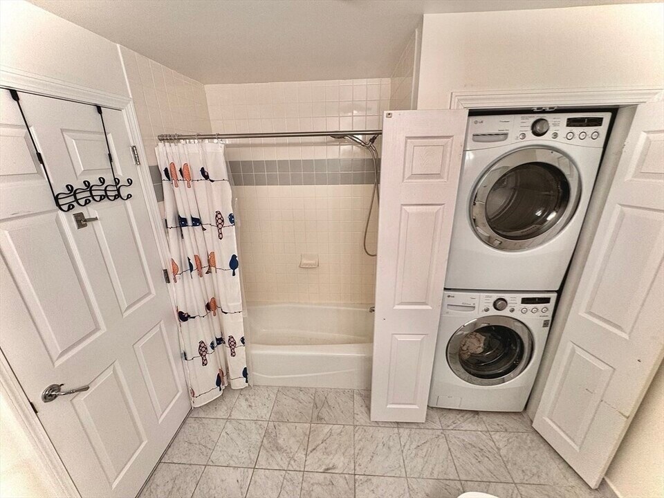 25 Marion St, Unit 24 in Brookline, MA - Building Photo