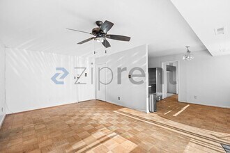 5851 Quantrell Ave in Alexandria, VA - Foto de edificio - Building Photo