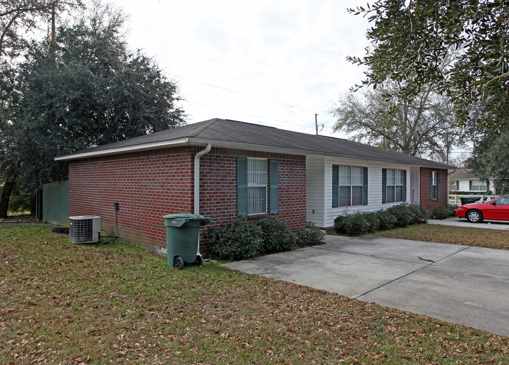 9770-9804 Chandler St in Pensacola, FL - Foto de edificio