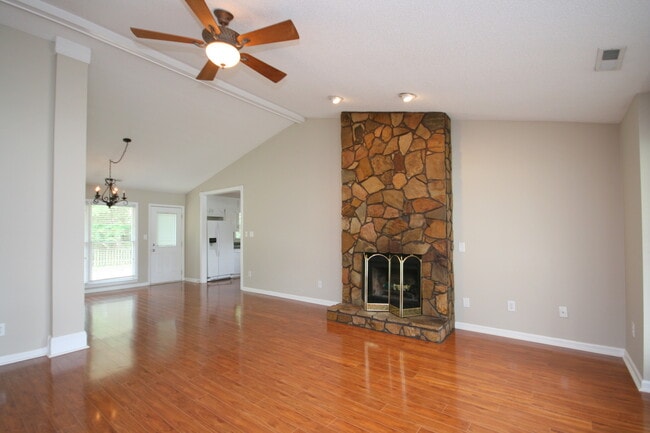 132 Bibb Dr in Madison, AL - Building Photo - Building Photo