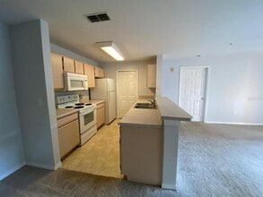 5467 Vineland Rd in Orlando, FL - Building Photo - Building Photo