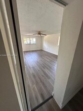 585 NW 182nd Terrace in Miami, FL - Foto de edificio - Building Photo