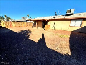 4743 Casitas Way in Las Vegas, NV - Building Photo - Building Photo