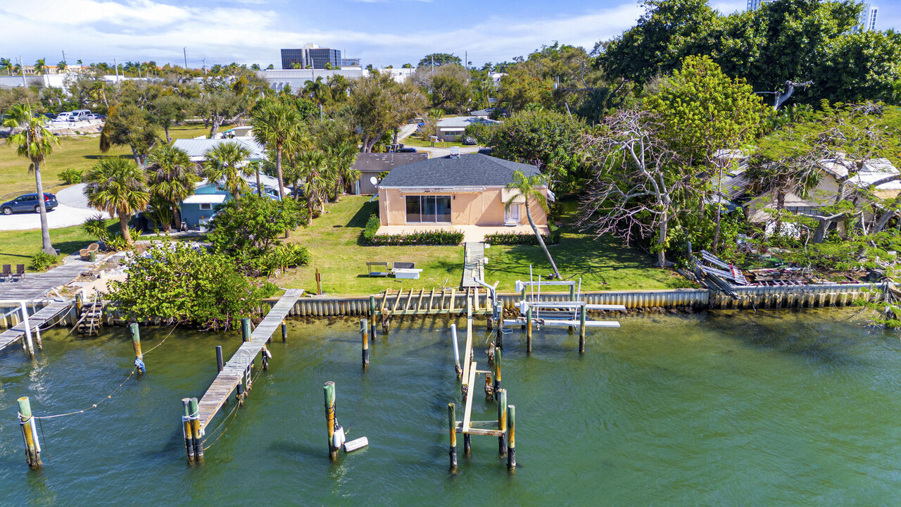 2034 Melody Ln in North Palm Beach, FL - Building Photo