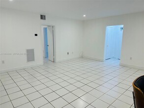 50 Park Dr in Bal Harbour, FL - Building Photo - Building Photo