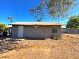 425 N 18th Dr, Unit 3 in Phoenix, AZ - Building Photo