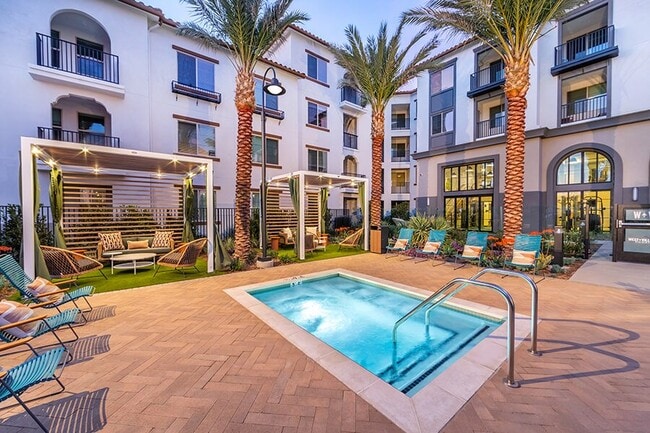 West Village Poway Apartments in Poway, CA - Foto de edificio - Building Photo