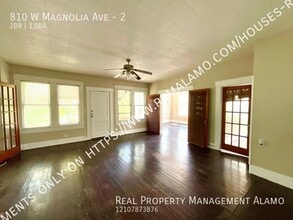 810 W Magnolia Ave in San Antonio, TX - Foto de edificio - Building Photo