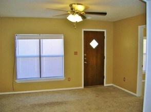 800 S Vandeveer St in Burnet, TX - Building Photo - Building Photo