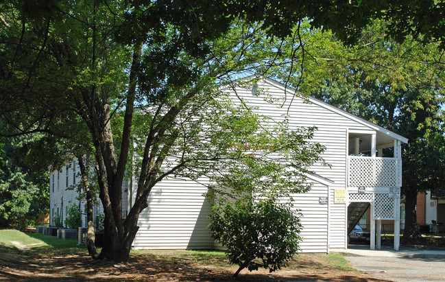 Antrim Apartments in Newport News, VA - Building Photo - Building Photo