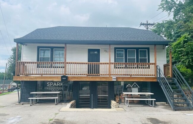 204 E Gudgell Ave in Independence, MO - Building Photo - Building Photo
