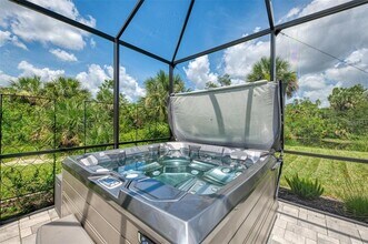 2129 Lorraine Dr in Port Charlotte, FL - Foto de edificio - Building Photo