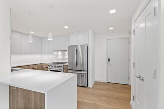 218 Middle Neck Rd in Great Neck, NY - Building Photo - Building Photo