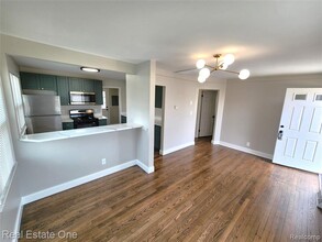 628 E Jarvis Ave in Hazel Park, MI - Building Photo - Building Photo
