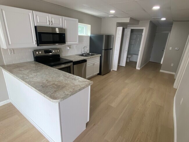 3301 Main St, Unit C