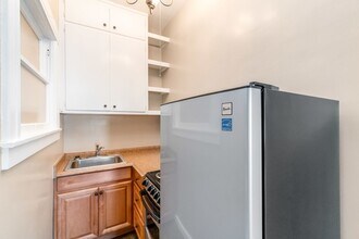 2318 Santa Clara Ave in Alameda, CA - Building Photo - Building Photo