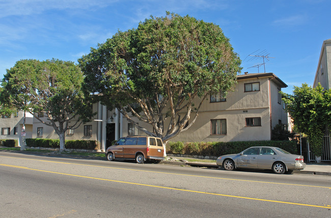 1118 S Fairfax Ave in Los Angeles, CA - Building Photo - Building Photo