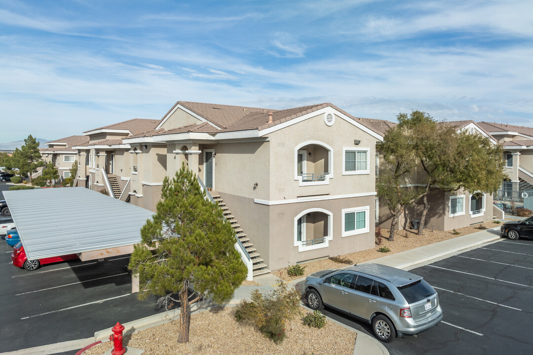 Apache Hills in Las Vegas, NV - Building Photo