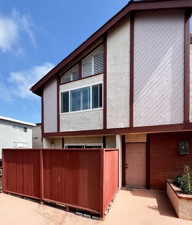 property at 2509 W Redondo Beach Blvd