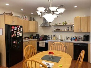 25 Chase St-Unit -B in Newton, MA - Building Photo - Building Photo