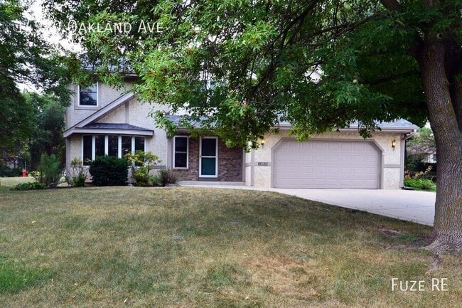 14920 Oakland Ave in Burnsville, MN - Building Photo - Building Photo