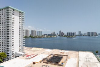 Winston Towers 500 in Sunny Isles Beach, FL - Building Photo - Building Photo