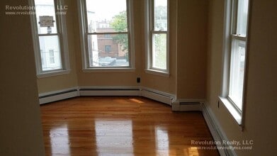 18 Rossmore St in Somerville, MA - Building Photo - Building Photo