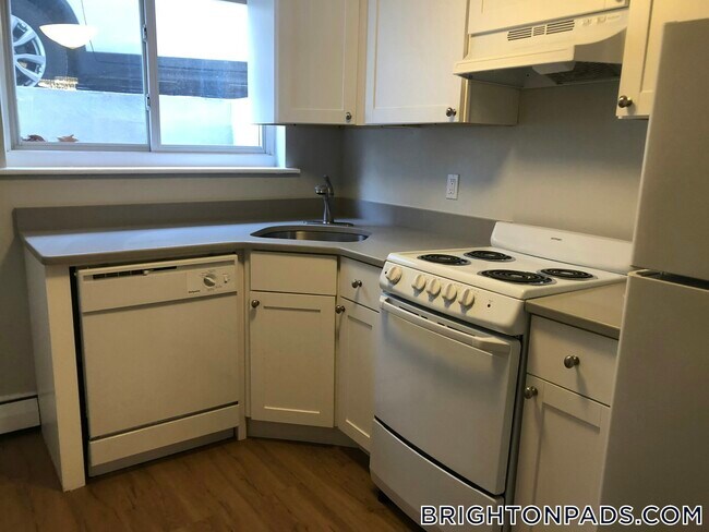 63 Selkirk Rd in Boston, MA - Building Photo - Building Photo